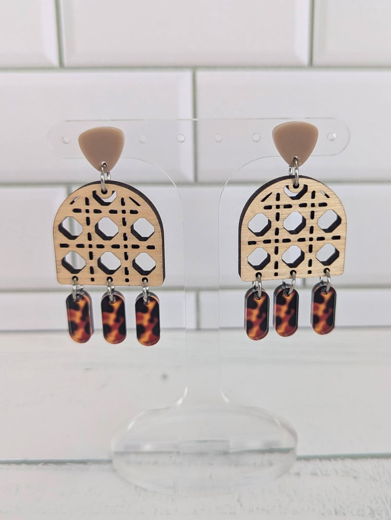 Rattan Dangle Arch Dangles with Triangle Topper